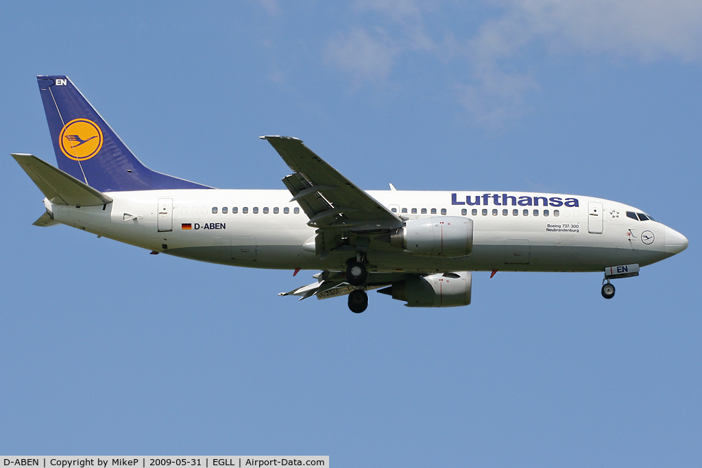 D-ABEN, 1991 Boeing 737-330 C/N 26428, Short final to 09L at Heathrow.