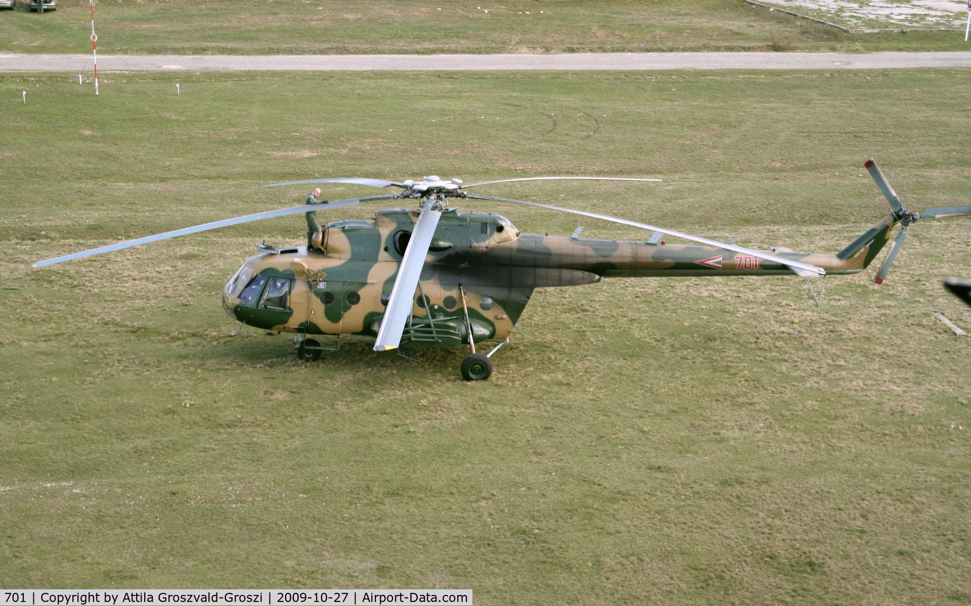 701, 1987 Mil Mi-17 Hip C/N 104M01, Veszprém-Ujmajor temporary army helicopter base