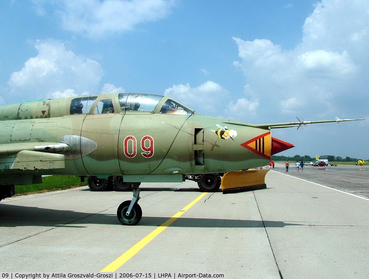 09, 1983 Sukhoi Su-22UM-3K C/N 17532390305, Pápa HUNAF Base Airport