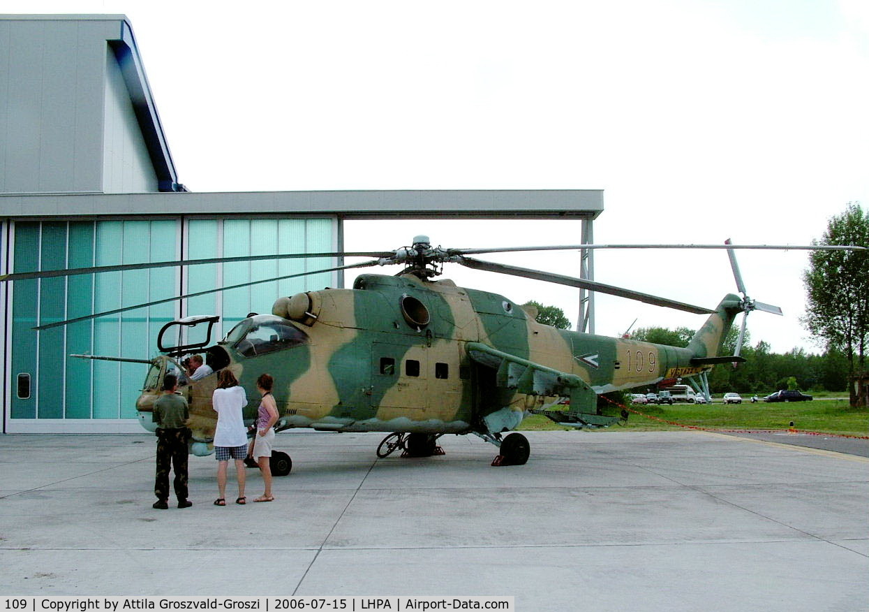 109, 1980 Mil Mi-24D Hind D C/N K20109, Pápa HUNAF Base Airport