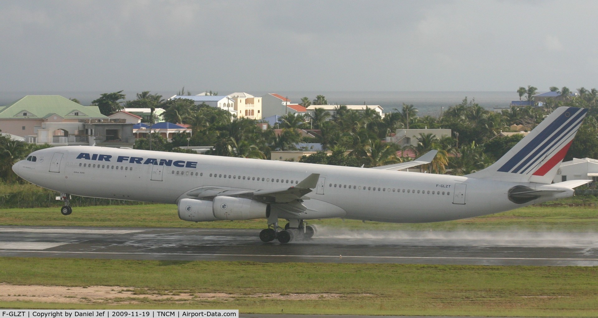 F-GLZT, 2000 Airbus A340-313X C/N 319, Airfrance landing on a very wet day.