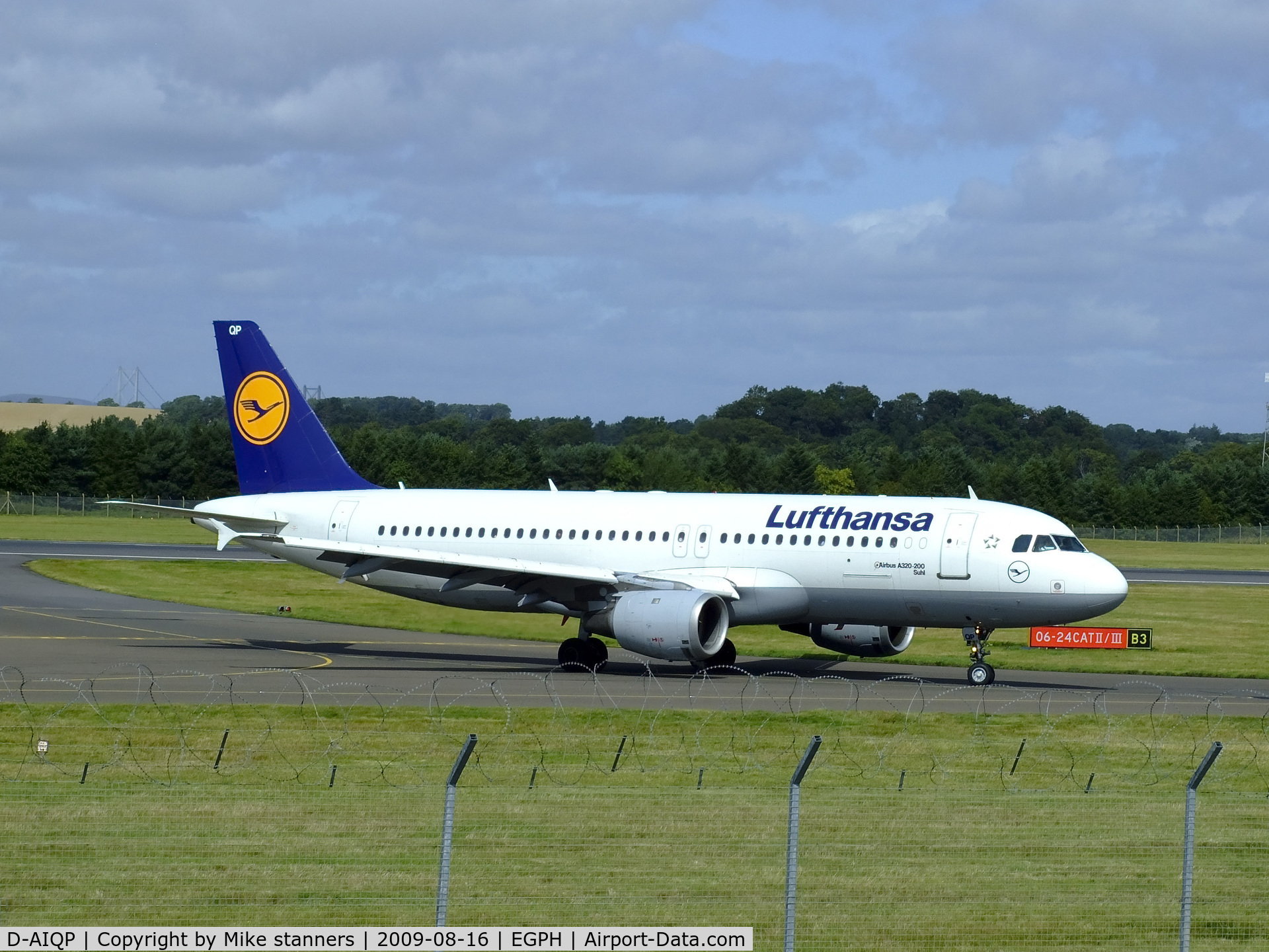 D-AIQP, 1992 Airbus A320-211 C/N 346, Lufthansa A320 Arriving at EDI From FRA