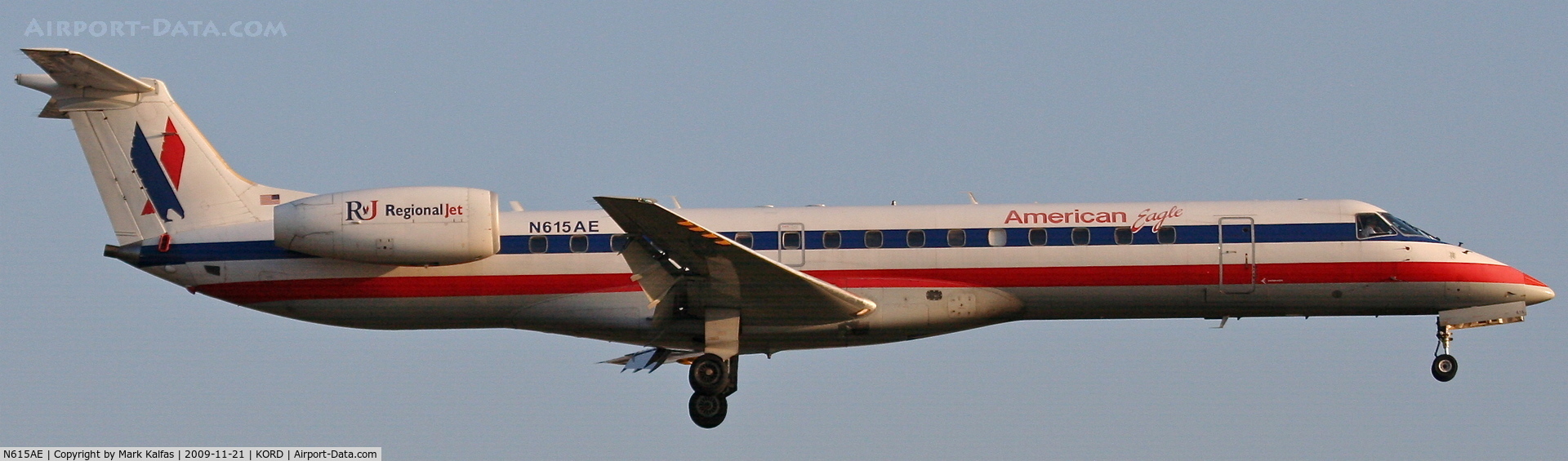 N615AE, 1998 Embraer ERJ-145LR (EMB-145LR) C/N 145087, American Eagle EMB-145LR, EGF4073 arriving from KEVV, short final 22R KORD.