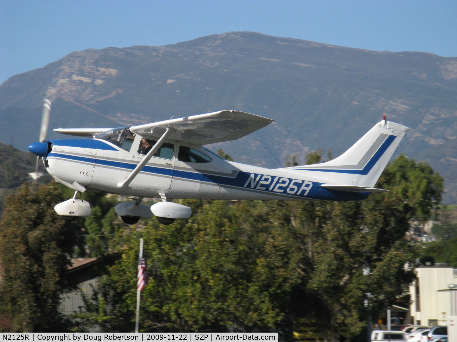 N2125R, 1964 Cessna 182G Skylane C/N 18255325, 1964 Cessna 182G SKYLANE, Continental O-470-S 230 Hp, takeoff climb Rwy 22