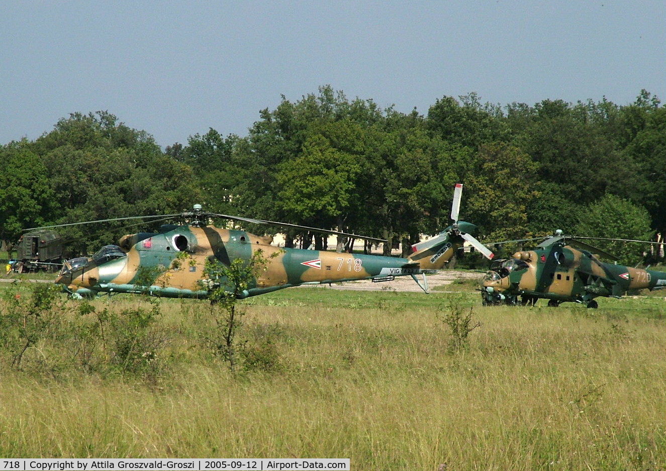 718, 1985 Mil Mi-24V Hind E C/N K220718, Veszprém-Ujmajor temporary army helicopter base