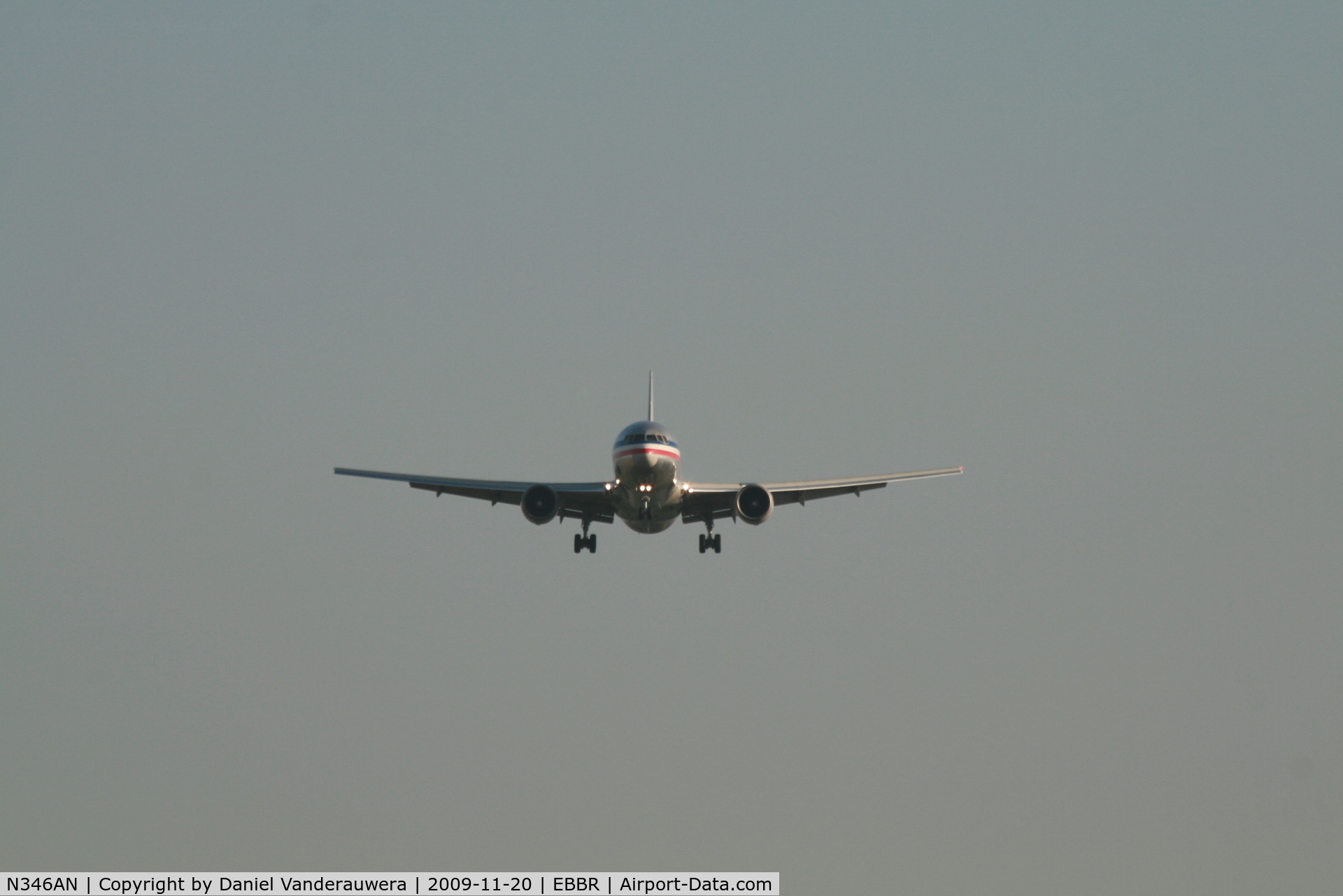 N346AN, 2003 Boeing 767-323 C/N 33085, Arrival of flight AA108 to RWY 25L