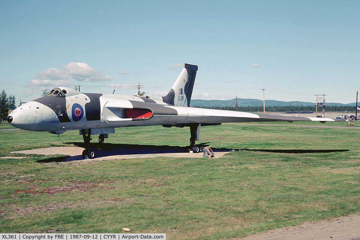 XL361, 1962 Avro Vulcan B.2 C/N Set 33, Gate guart at Goose Bay