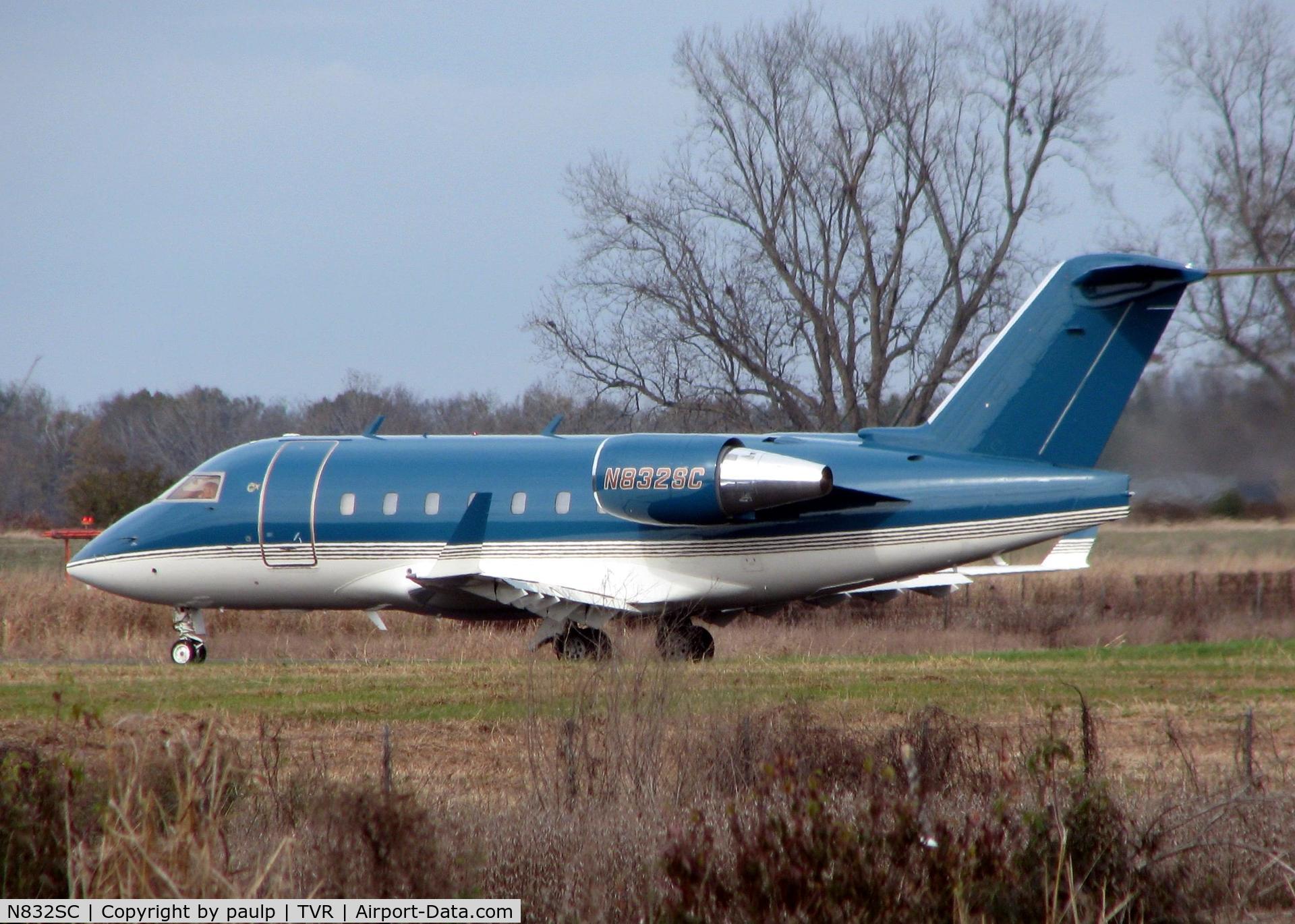 N832SC, 2000 Bombardier Challenger 604 (CL-600-2B16) C/N 5461, About to take off from the Vicksburg/Tallulah airport. Odd seeing a bizjet out in the middle of nowhere?