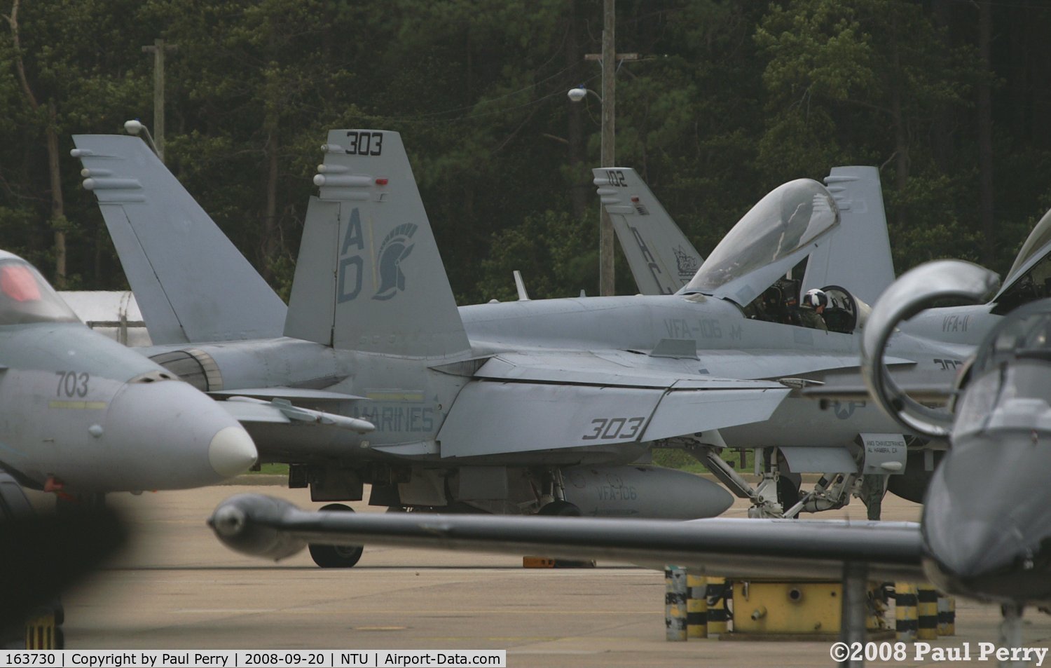 163730, 1989 McDonnell Douglas F/A-18C Hornet C/N 798/C090, Just waiting in his Charlie Model