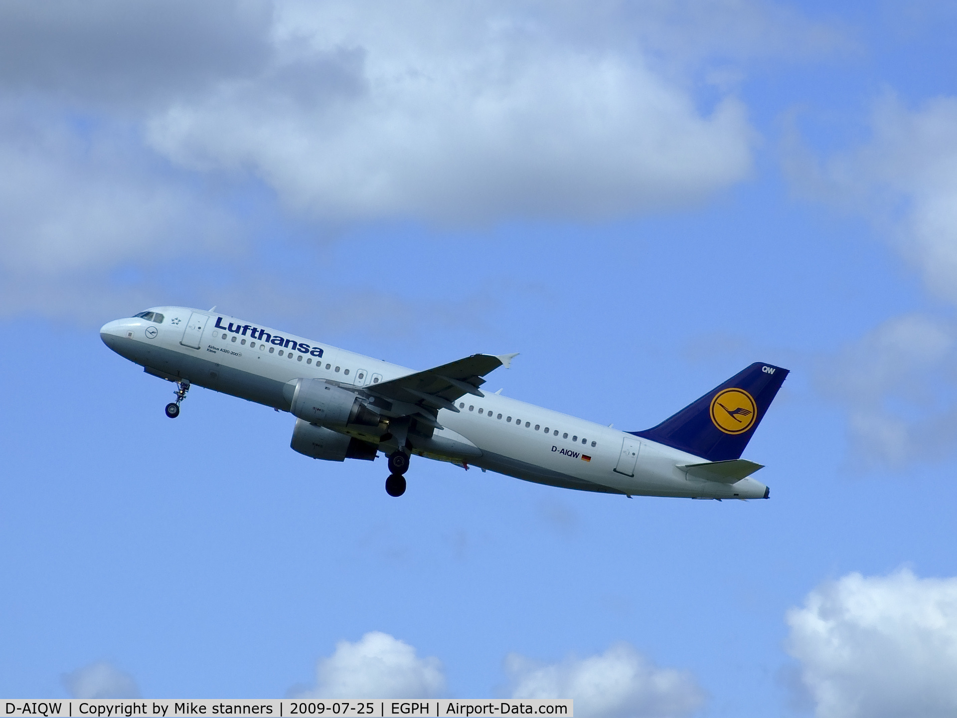 D-AIQW, 2000 Airbus A320-211 C/N 1367, Lufthansa A320 Departs EDI For FRA