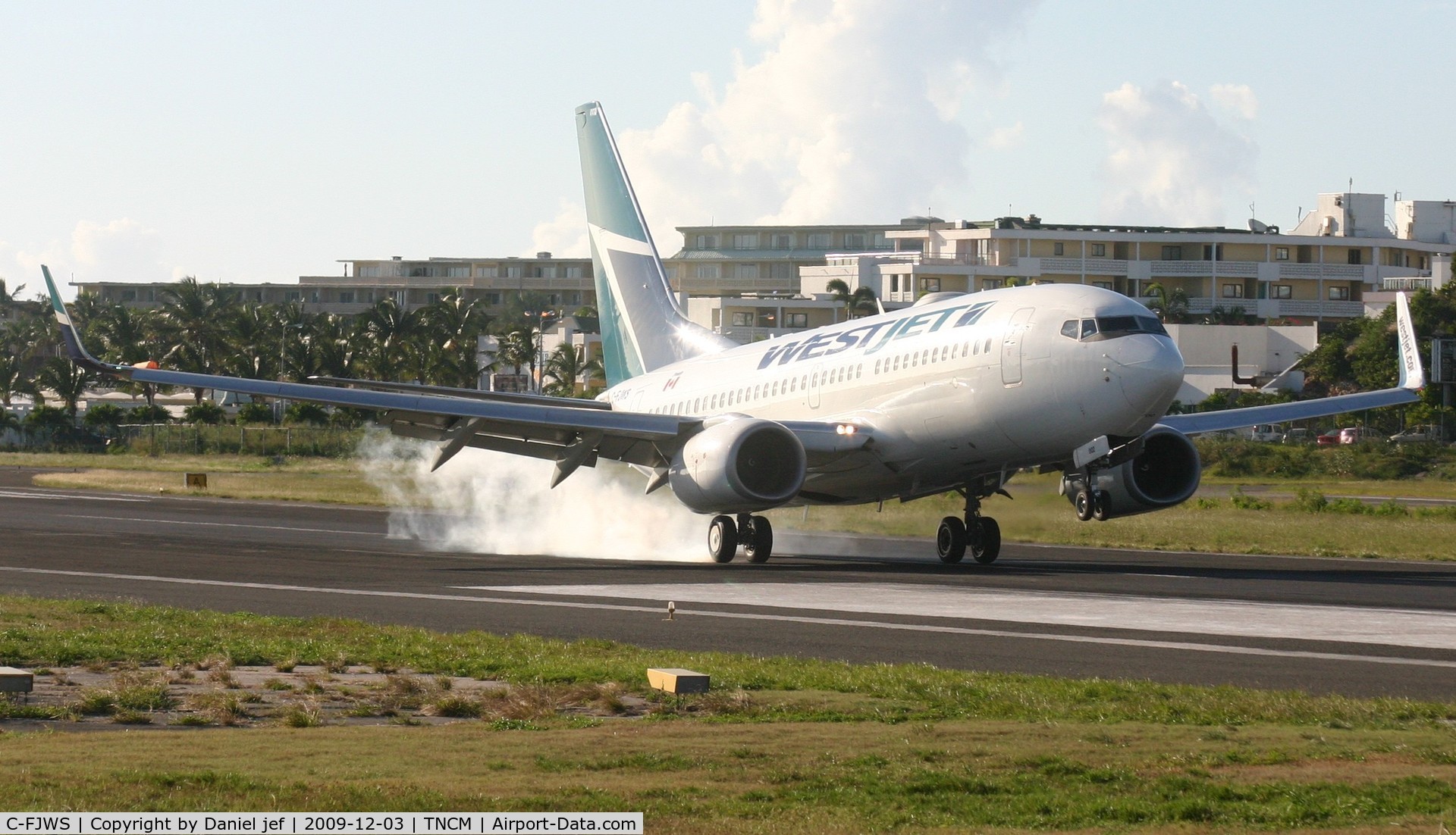 C-FJWS, 2001 Boeing 737-76N C/N 28651, Canjet landing at TNCM