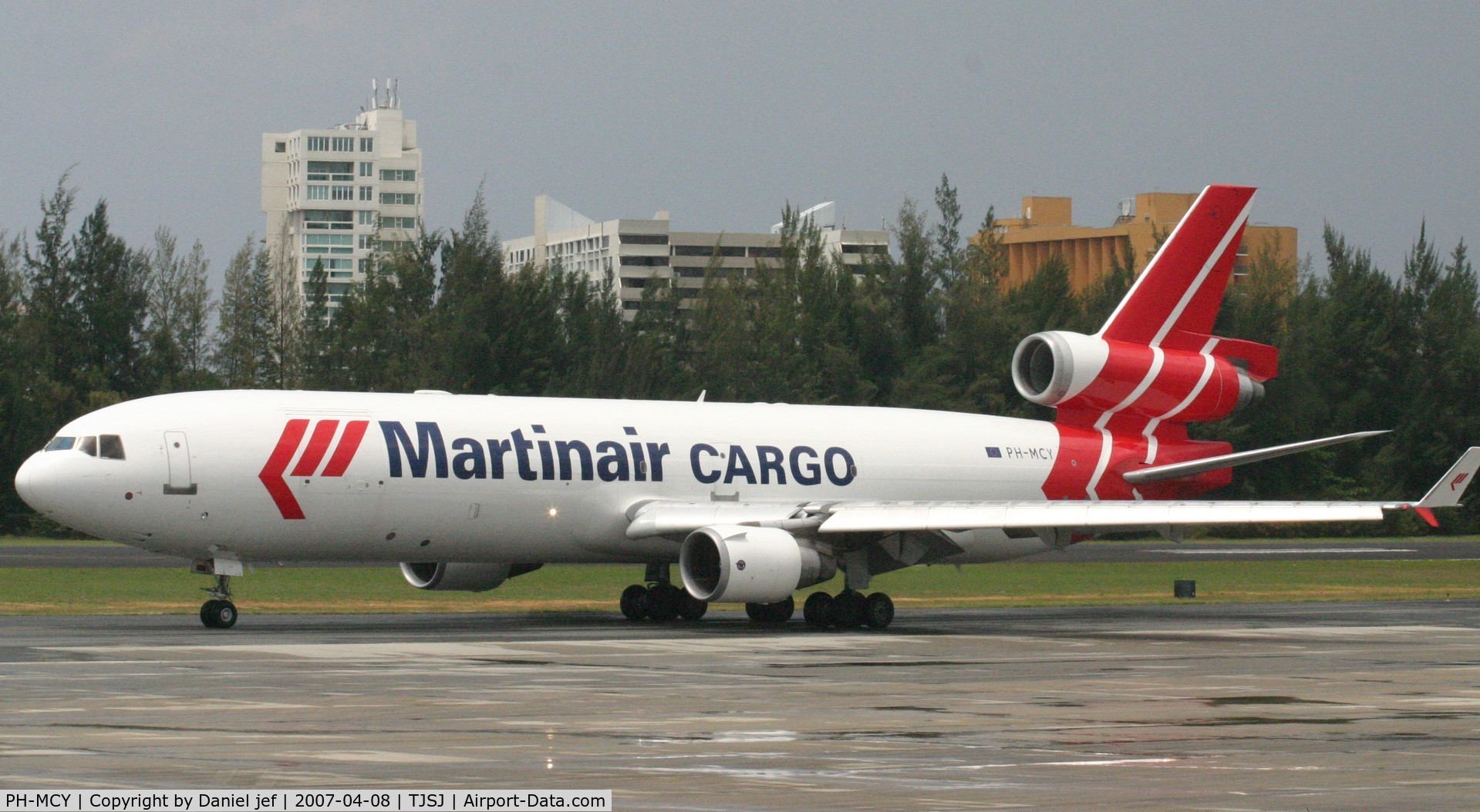 PH-MCY, 1991 McDonnell Douglas MD-11F C/N 48445, Martinair CARGO taxing to the active runway for take off