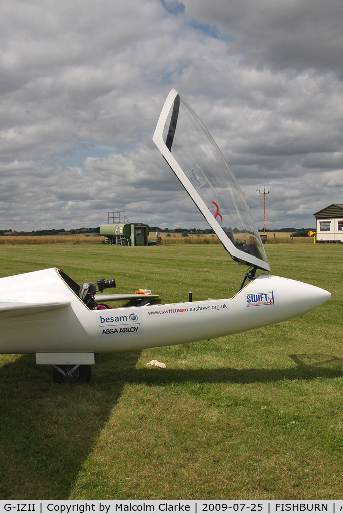 G-IZII, 1993 Marganski Swift S-1 C/N 110, Marganski Swift S-1. Waiting to participate in the 2009 Sunderland Airshow. Previously registered as N110LG.