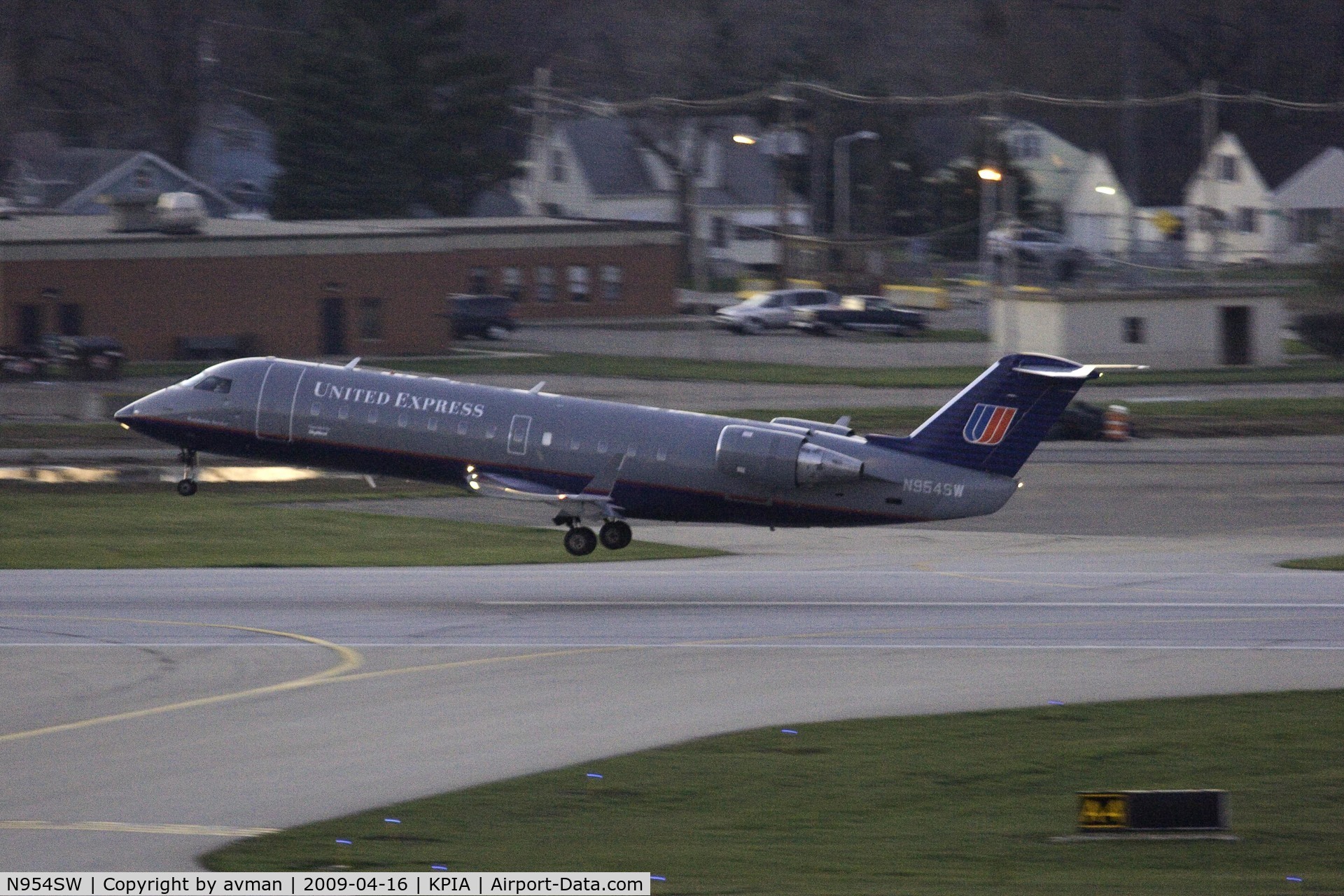 N954SW, 2003 Bombardier CRJ-200LR (CL-600-2B19) C/N 7815, United Express (N954SW) breaks ground at Peoria Illinois
