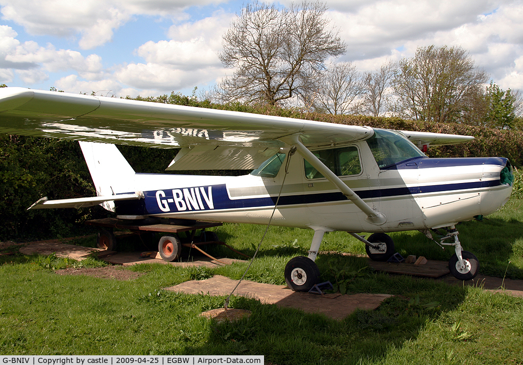 G-BNIV, 1981 Cessna 152 C/N 152-84866, seen @ Wellesbourne Mountford
