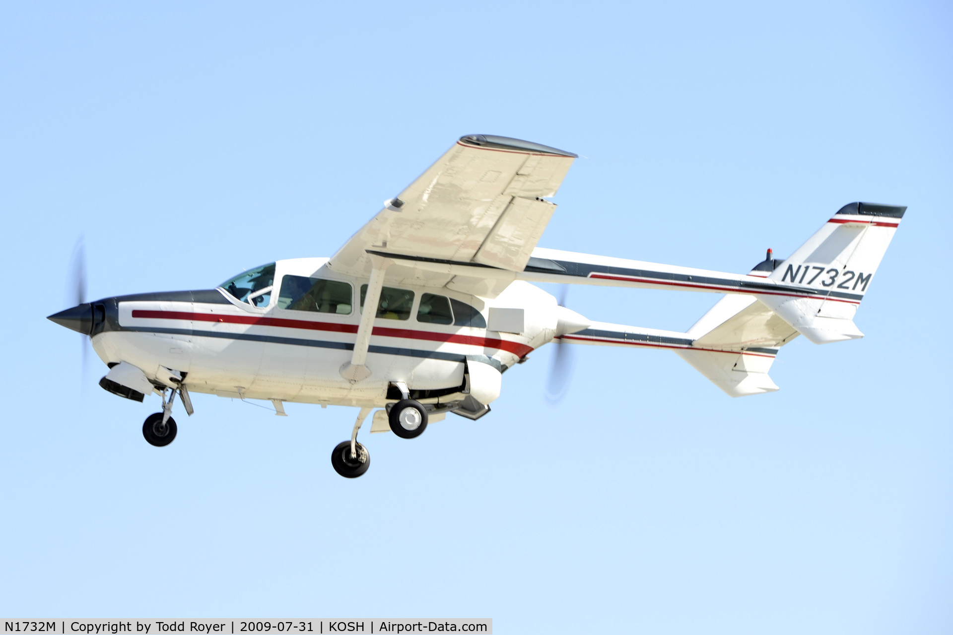N1732M, 1970 Cessna 337F Super Skymaster C/N 33701332, EAA AIRVENTURE 2009