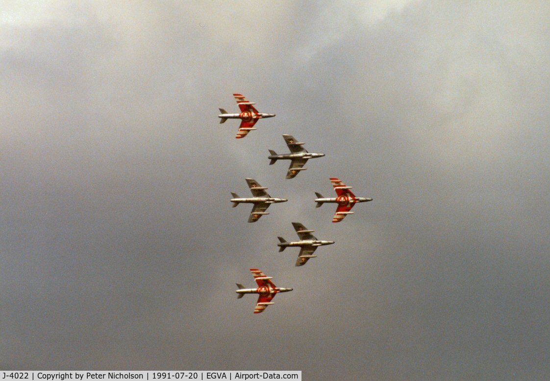 J-4022, 1955 Hawker Hunter F.58 C/N 41H-697389, Hunter F.58 leading the Patrouille Suisse aerial display team at the 1991 Intnl Air Tattoo.