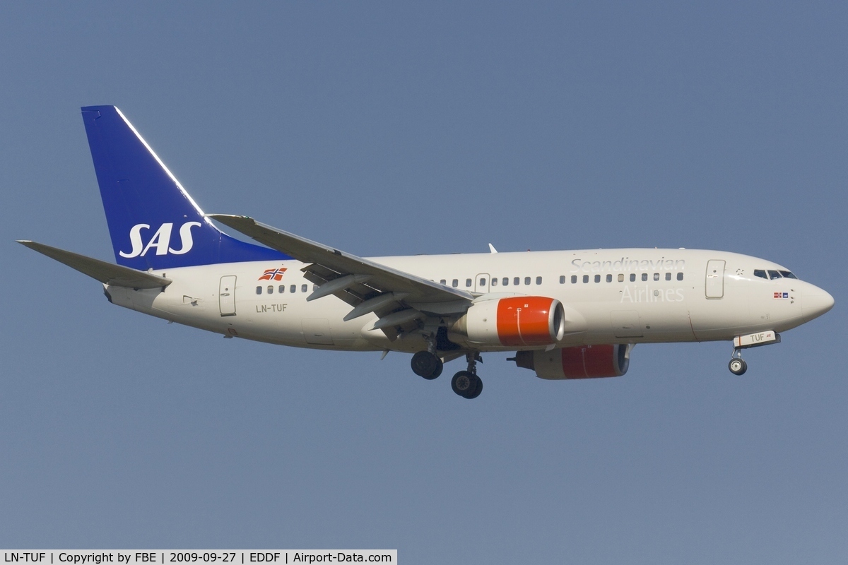 LN-TUF, 1999 Boeing 737-705 C/N 28222, short final RW07R