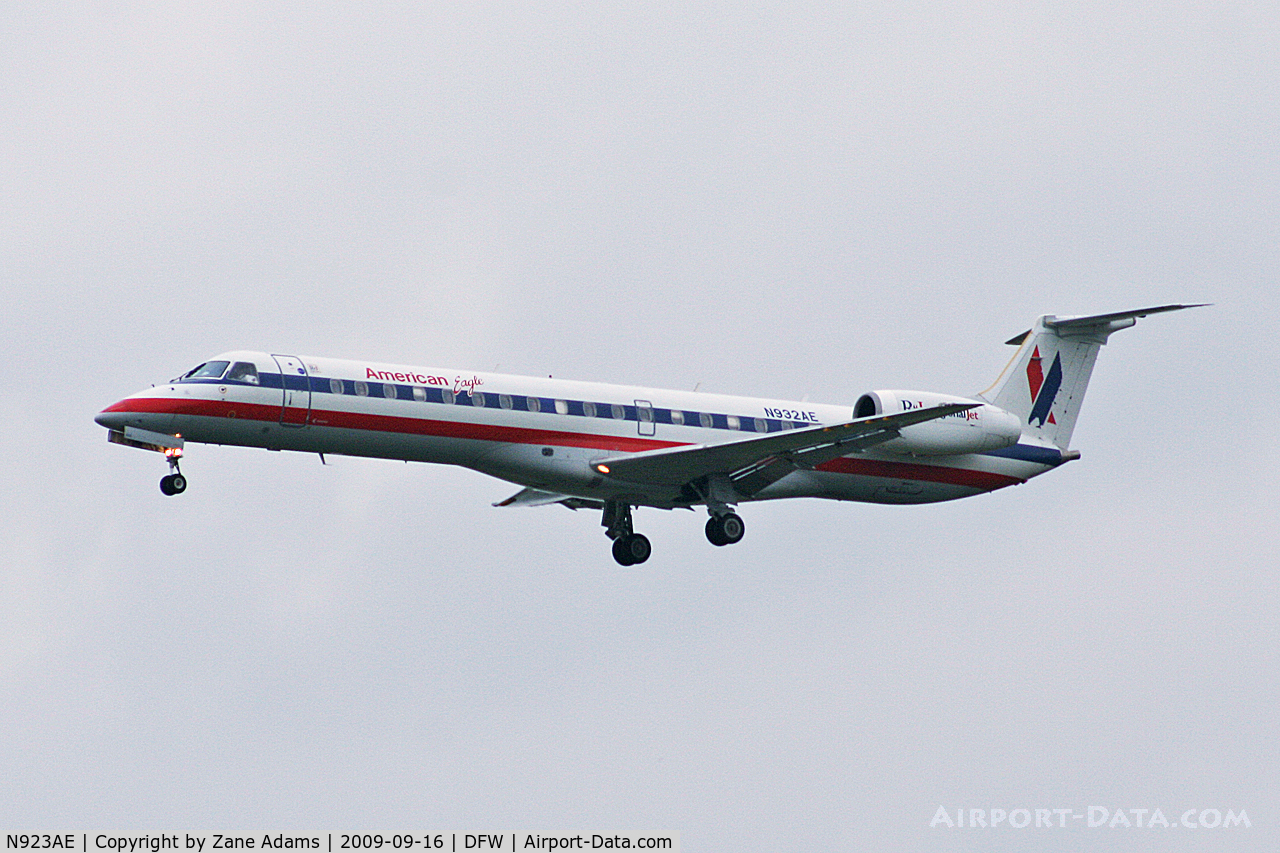 N923AE, 2005 Embraer ERJ-145LR (EMB-145LR) C/N 14500907, American Eagle at DFW
