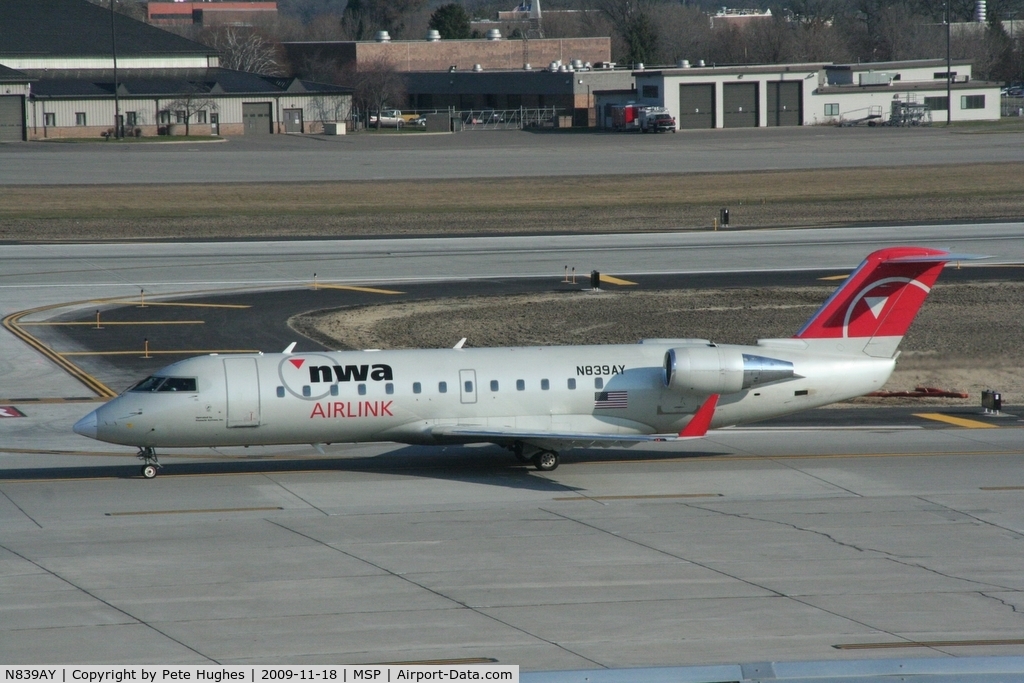 N839AY, 2005 Bombardier CRJ-200 (CL-600-2B19) C/N 8039, at MSP