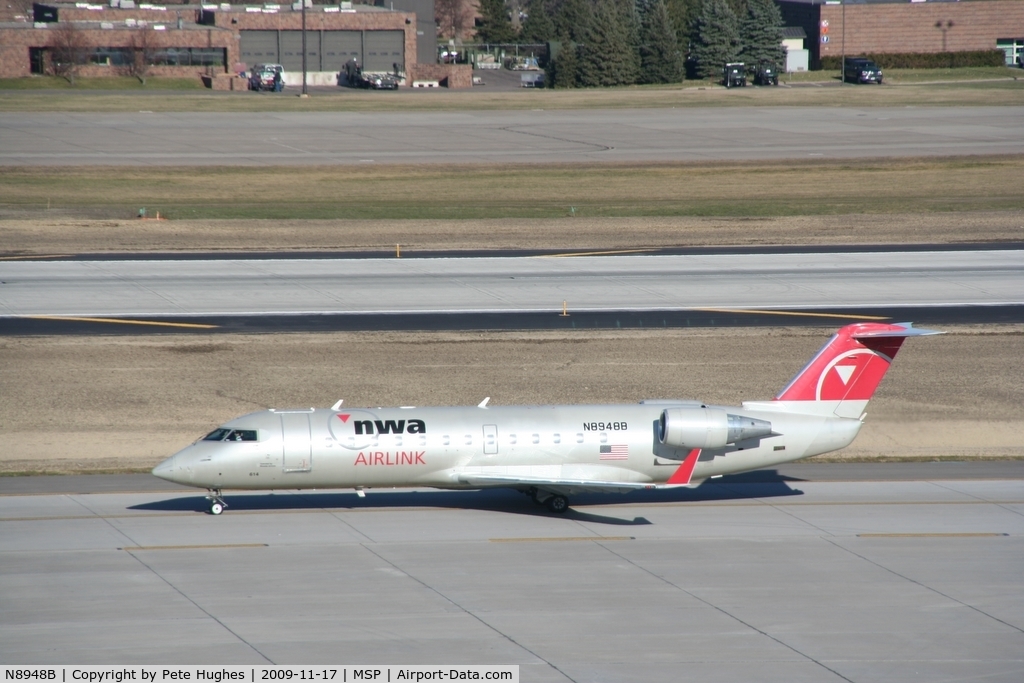 N8948B, 2004 Bombardier CRJ-200 (CL-600-2B19) C/N 7948, at MSP