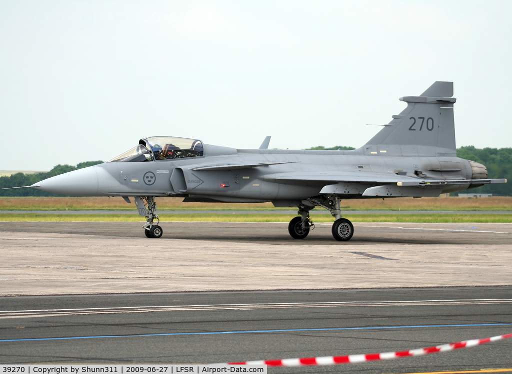 39270, Saab JAS-39C Gripen C/N 39270, Used as a demo aircraft during LFSR Airshow 2009
