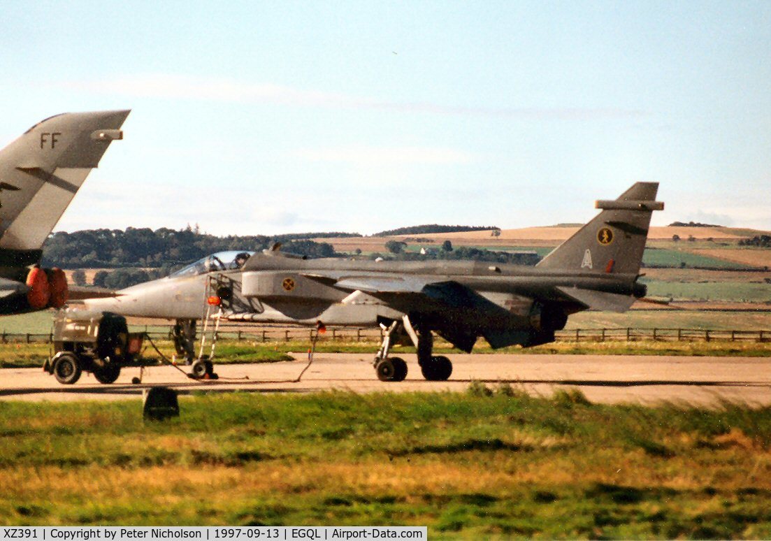XZ391, 1977 Sepecat Jaguar GR.1A C/N S.156, Jaguar GR.1A, callsign LOS 74, of 16[R] Squadron at the 1997 RAF Leuchars Airshow.