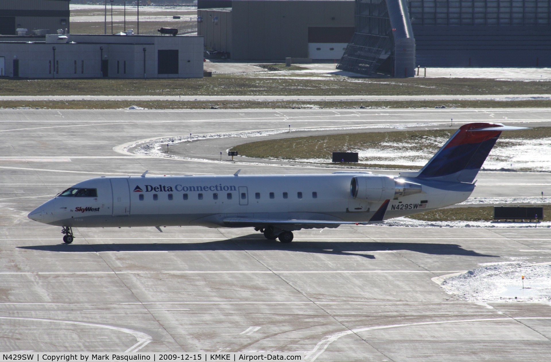 N429SW, 2001 Bombardier CRJ-200LR (CL-600-2B19) C/N 7518, CL-600-2B19