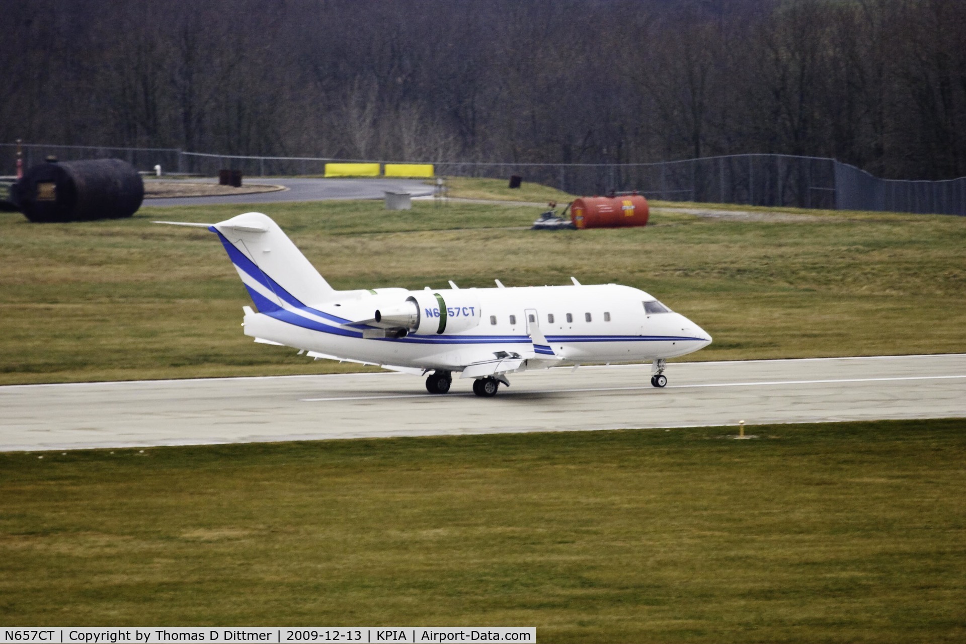 N657CT, 2006 Bombardier Challenger 604 (CL-600-2B16) C/N 5665, N657CT slows with thrust reversers deployed
