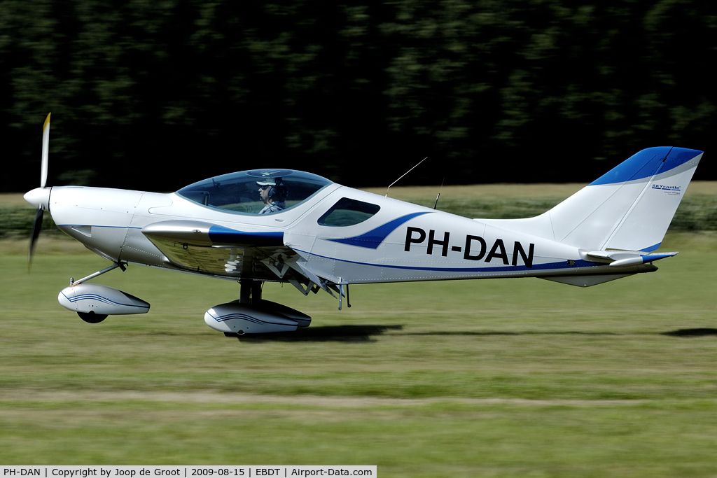 PH-DAN, 2008 CZAW SportCruiser C/N 08SC149, arrival at Diest for the old-timer fly-in.