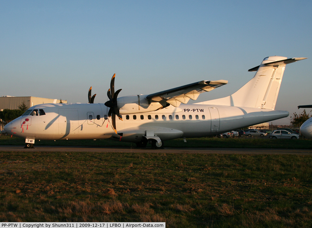 PP-PTW, 1996 ATR 42-500 C/N 510, Ex. F-WNUB from Air Deccan... Waiting his delivery...