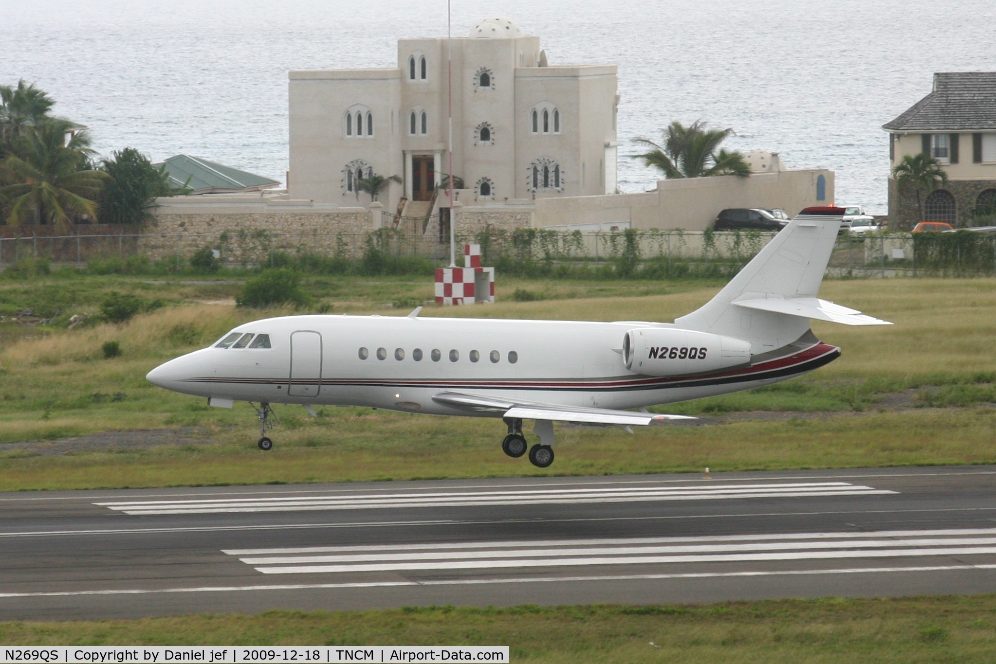 N269QS, 2002 Dassault Falcon 2000 C/N 169, N269QS Landing at St Maarten