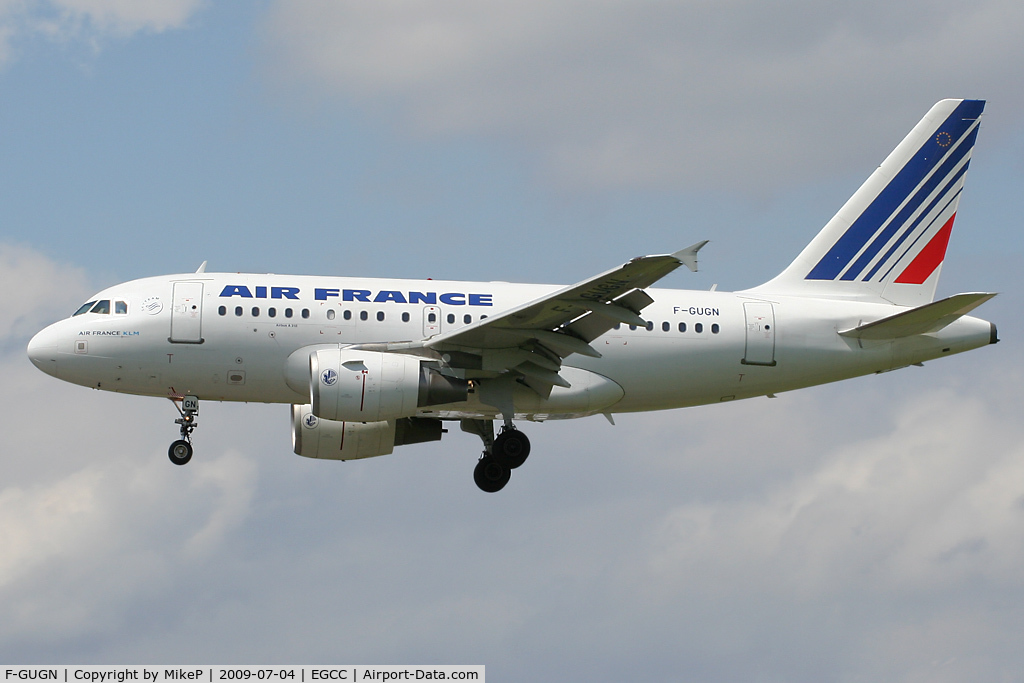 F-GUGN, 2006 Airbus A318-111 C/N 2918, Short final for Runway 23R.