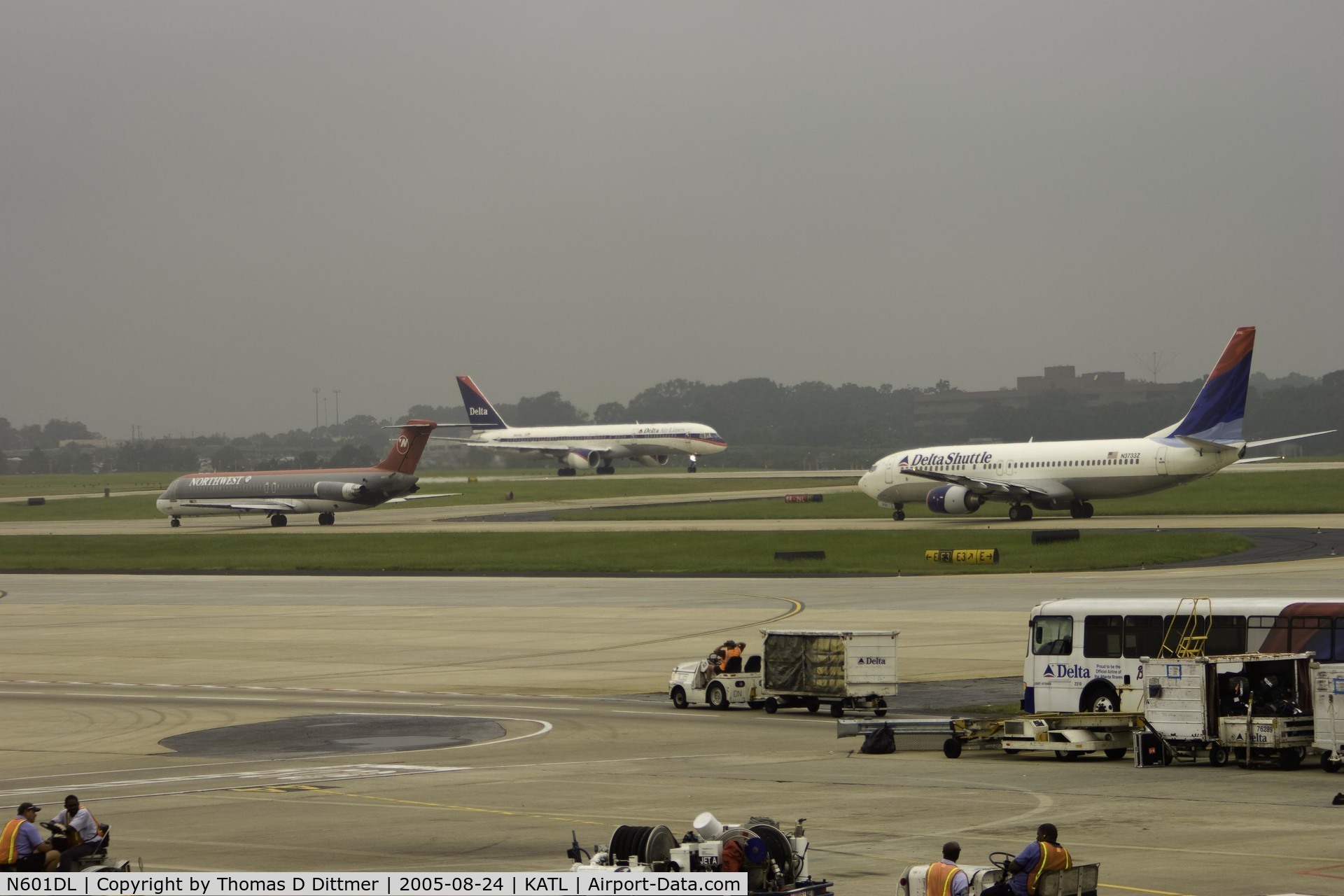 N601DL, 1985 Boeing 757-232 C/N 22808, Delta Airlines (N601DL) departure roll