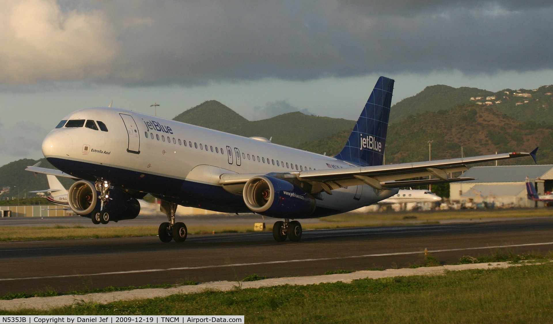 N535JB, 2002 Airbus A320-232 C/N 1739, Jetblue N535JB departing on runway 28