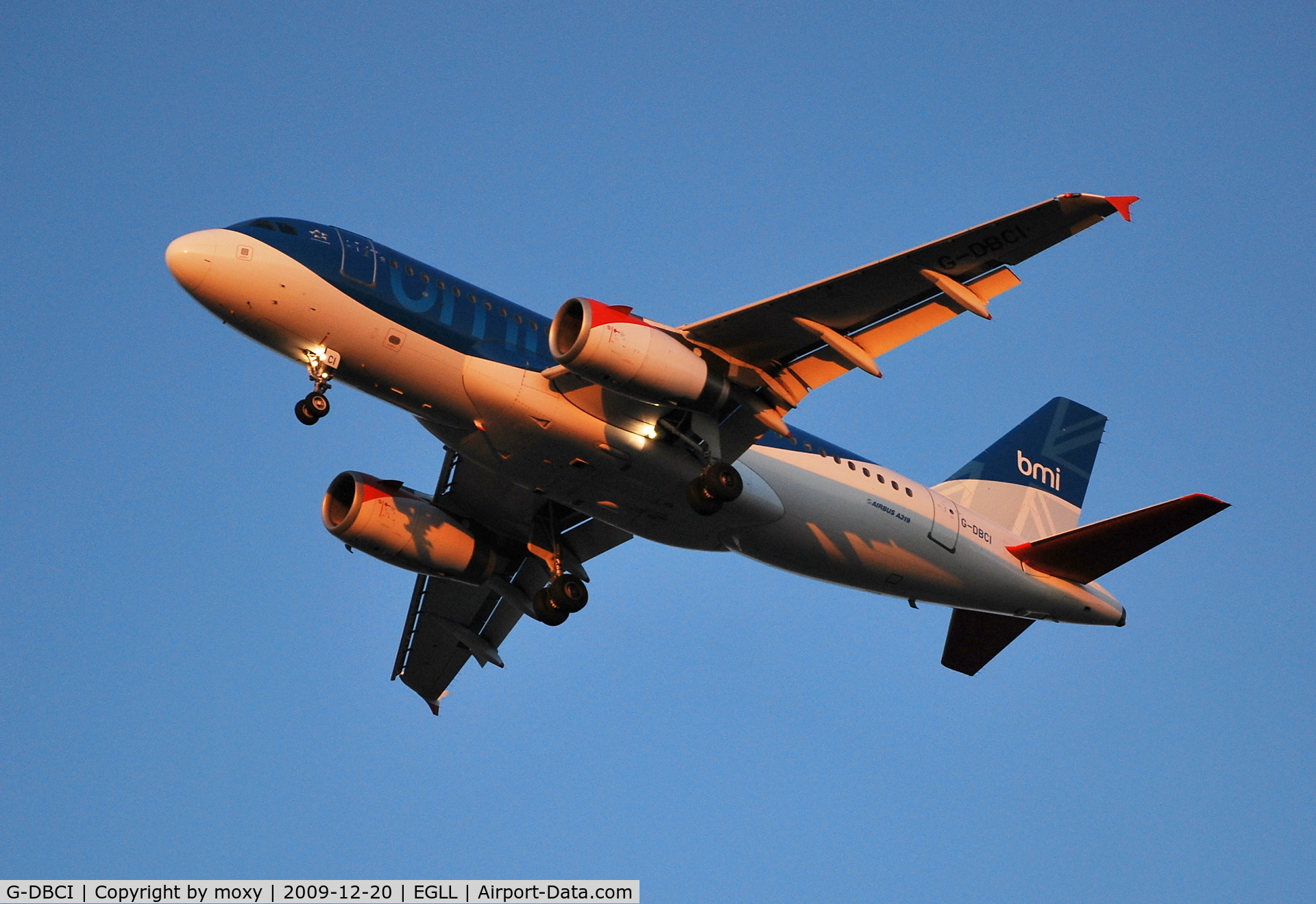 G-DBCI, 2006 Airbus A319-131 C/N 2720, Finals with lights on nearly dusk at Heathrow
