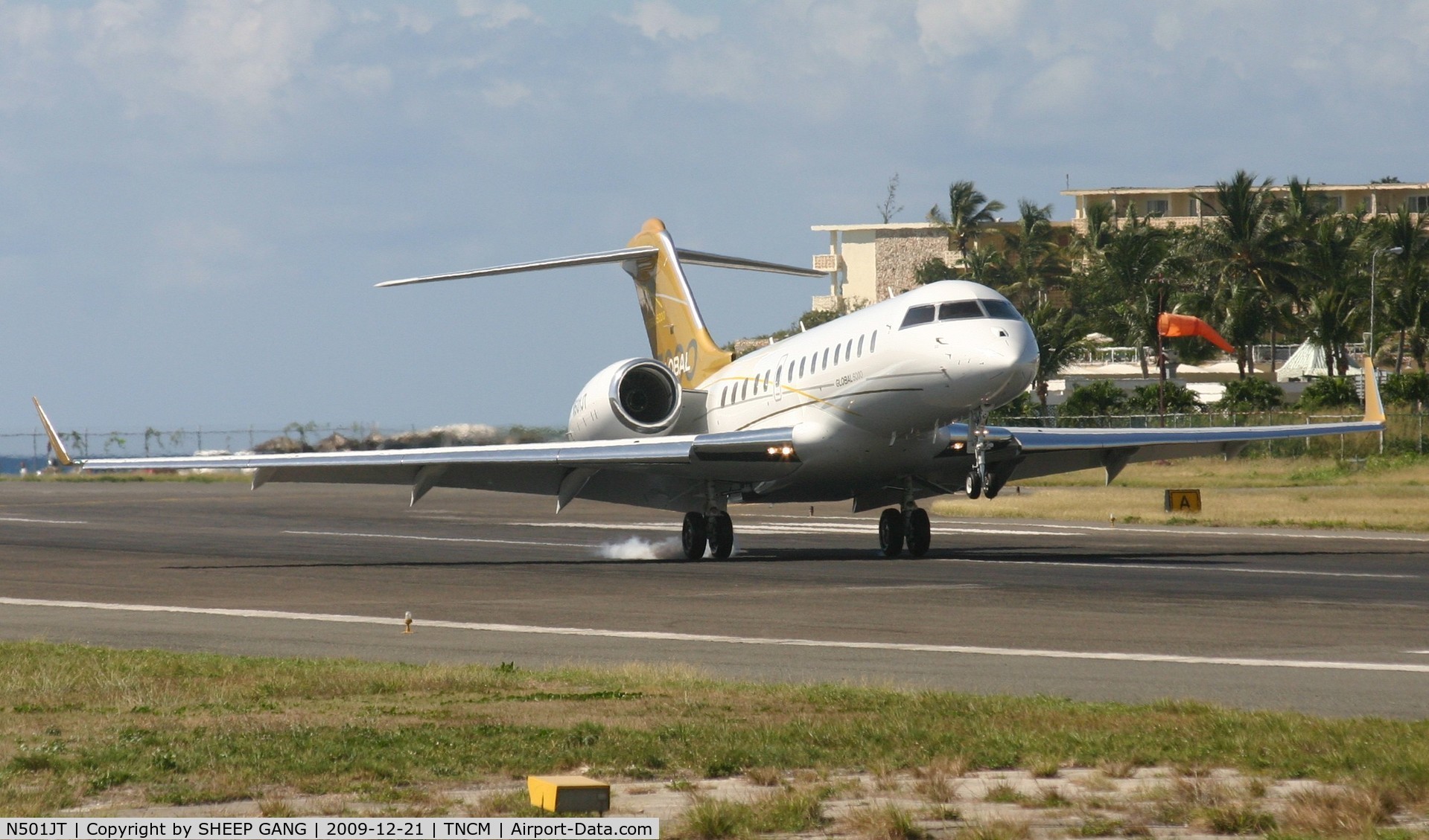 N501JT, 2007 Bombardier BD-700-1A10 Global 5000 C/N 9265, N501JT landing at TNCM on runway 10