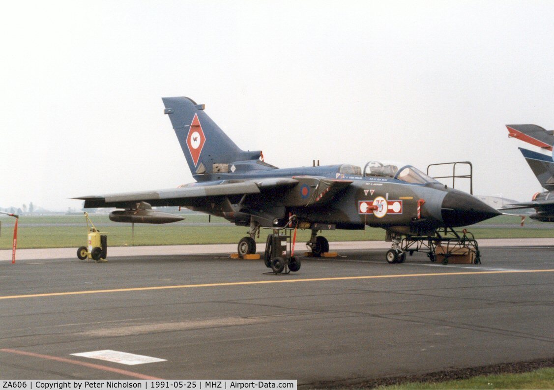ZA606, 1982 Panavia Tornado GR.1 C/N 136/BS043/3070, Tornado GR.1 of 45[R] Squadron Tactical Weapons Conversion Unit on display at the 1991 Mildenhall Air Fete.