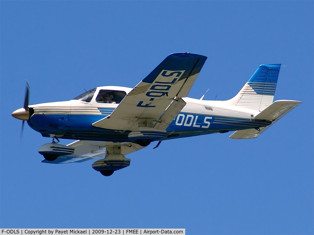 F-ODLS, Piper PA-28-181 Archer C/N 28-90084, Final for rwy 15