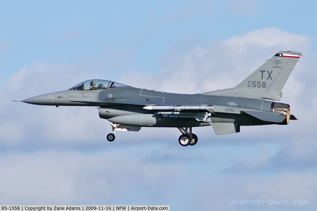85-1558, 1985 General Dynamics F-16C Fighting Falcon C/N 5C-300, At NAS Fort Worth - Carswell Field