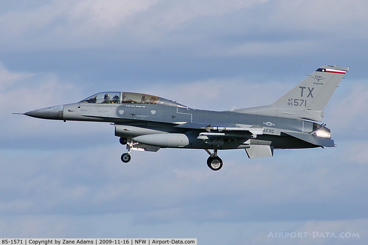 85-1571, 1985 General Dynamics F-16D Fighting Falcon C/N 5D-40, At NAS Fort Worth - Carswell Field