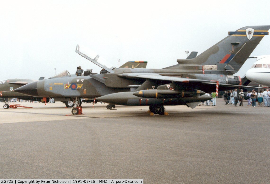 ZG725, 1990 Panavia Tornado GR.1A C/N 828/BS182/3399, Tornado GR.1A of 13 Squadron at RAF Marham on display at the 1991 Mildenhall Air Fete.