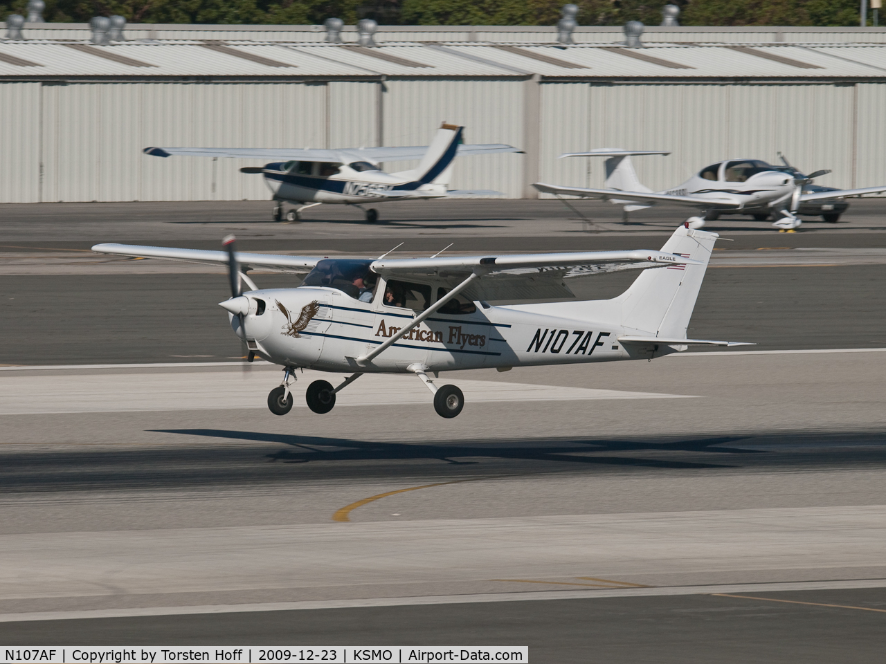 N107AF, 2001 Cessna 172R C/N 17281056, N107AF arriving on RWY 21