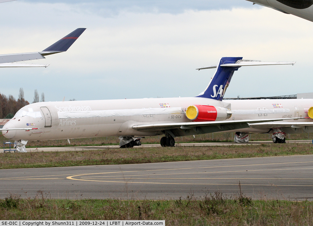 SE-DIC, McDonnell Douglas MD-87 (DC-9-87) C/N 49607, Stored