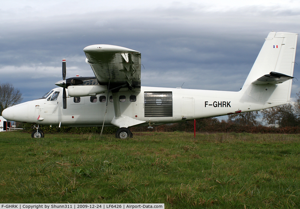 F-GHRK, 1968 De Havilland Canada DHC-6-200 Twin Otter C/N 144, Waiting a new flight...