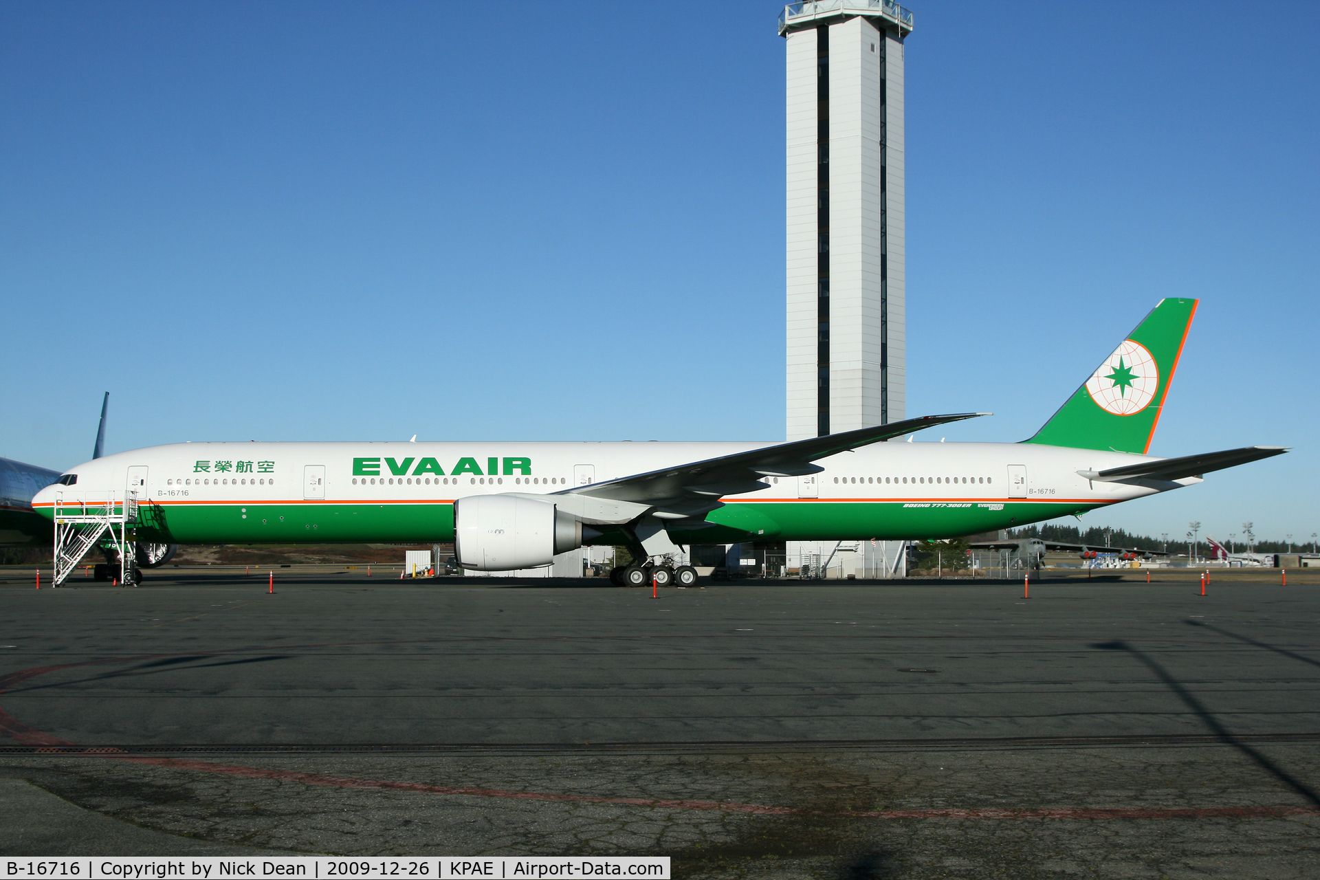 B-16716, 2009 Boeing 777-35E/ER C/N 32642, KPAE