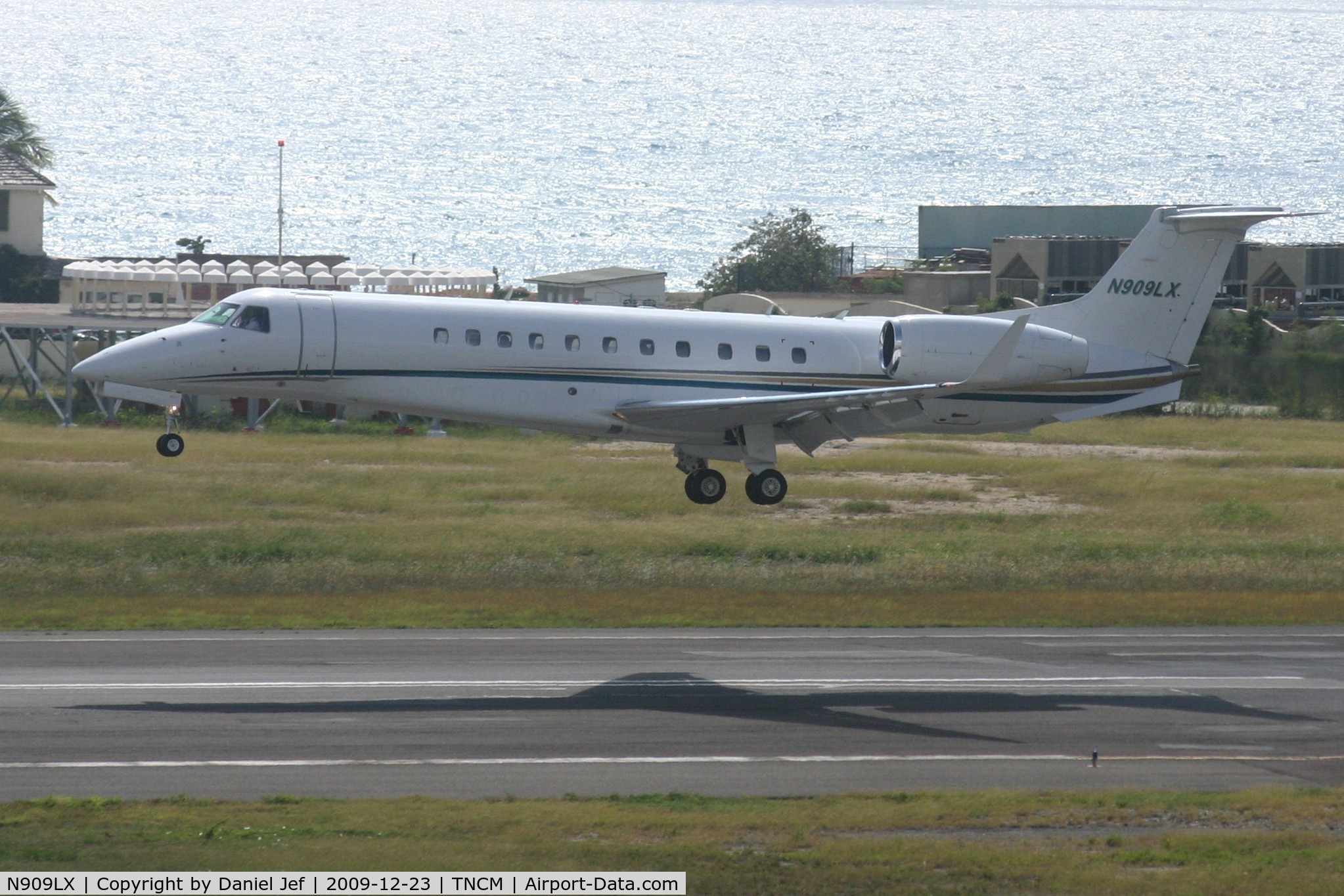 N909LX, 2006 Embraer EMB-135BJ Legacy C/N 14500942, N909LX landing at TNCM runway 10
