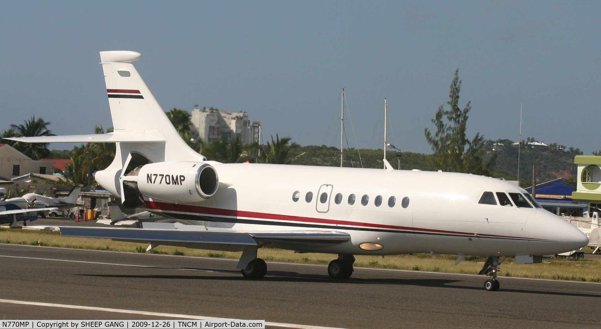 N770MP, 1999 Dassault Falcon 2000 C/N 99, N770MP just landed at tncm