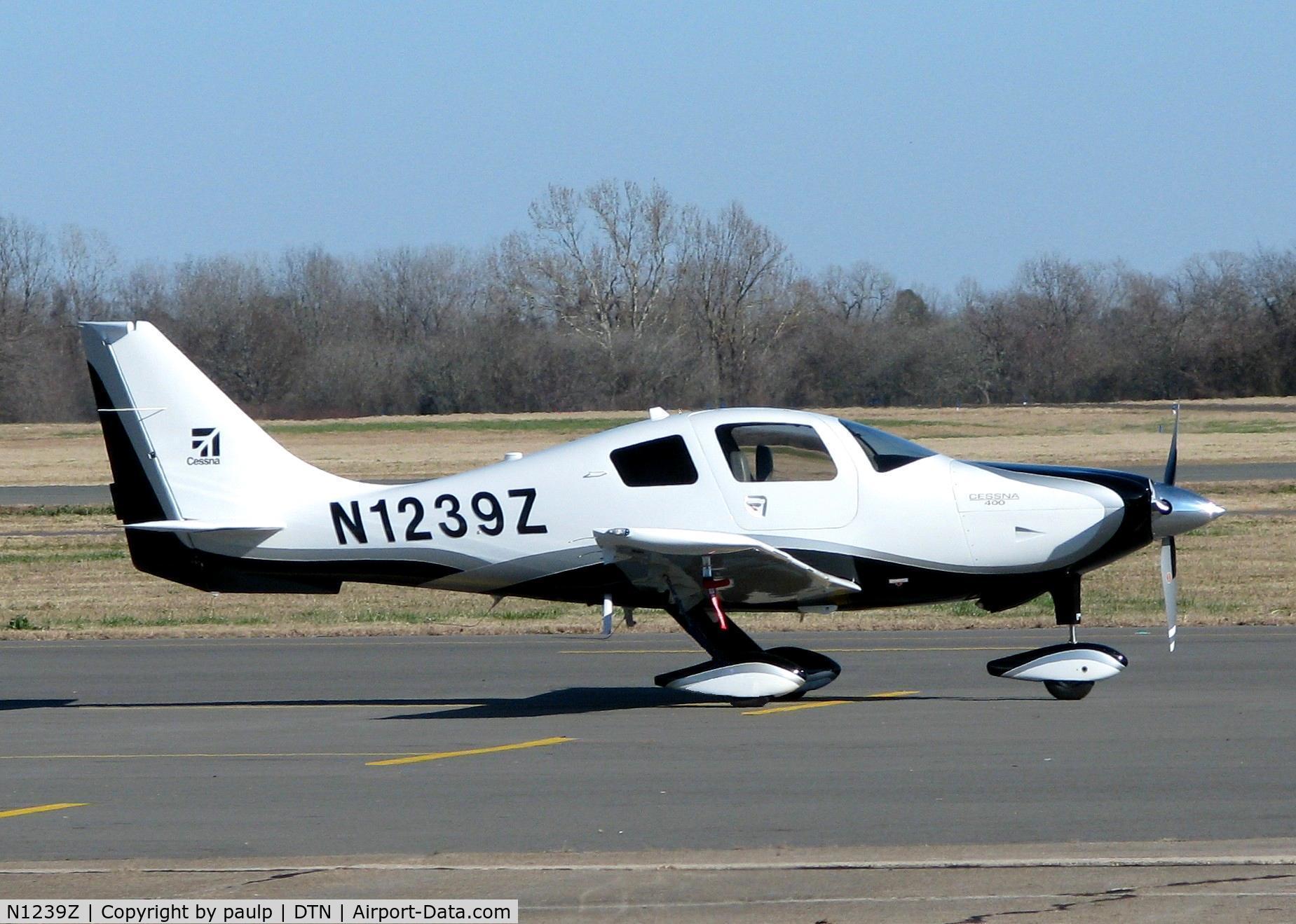 N1239Z, Cessna LC41-550FG C/N 411124, At Downtown Shreveport.