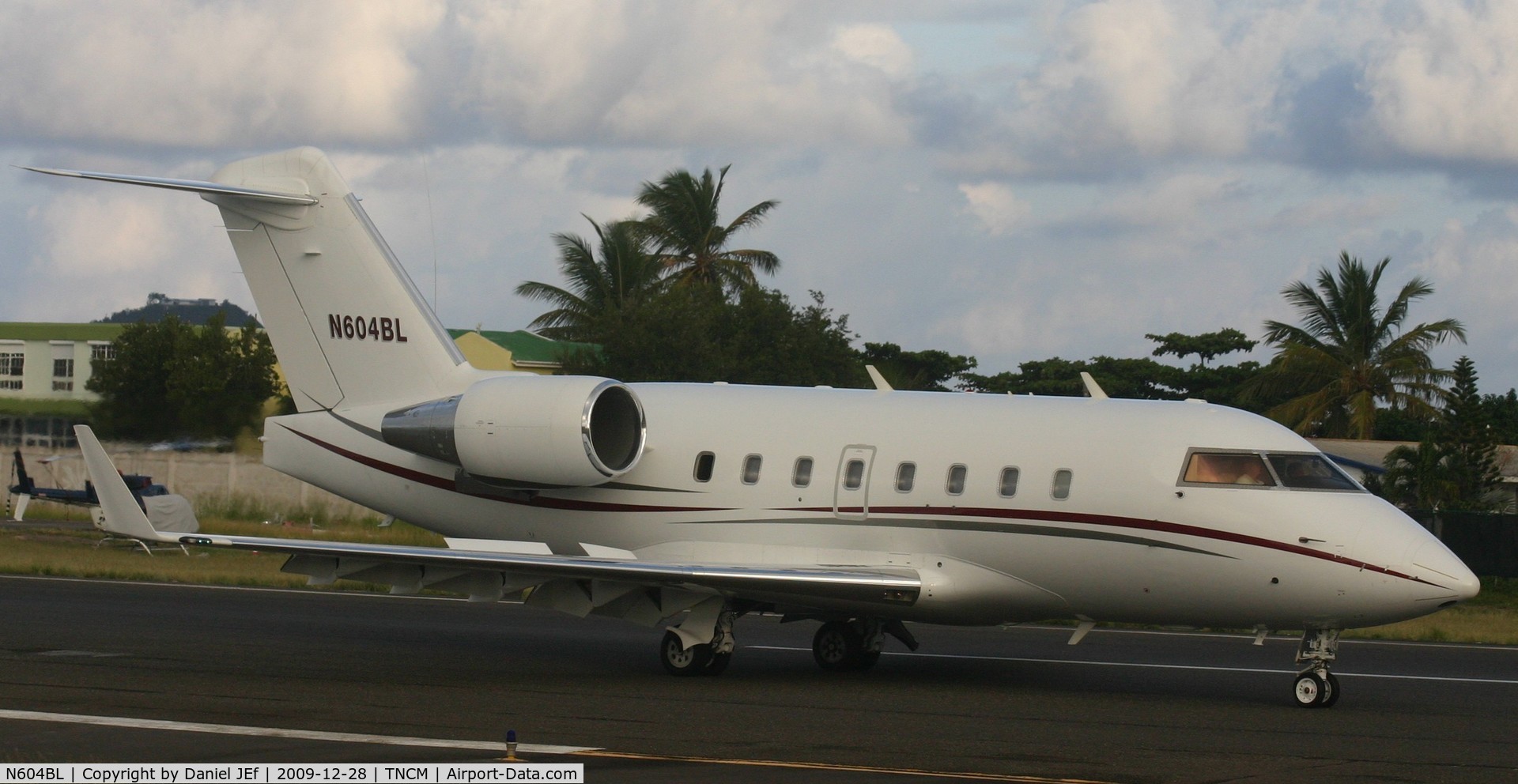 N604BL, 1995 Canadair Challenger 604 (CL-600-2B16) C/N 5301, N604BL just landed on runway 10 from Anguilla